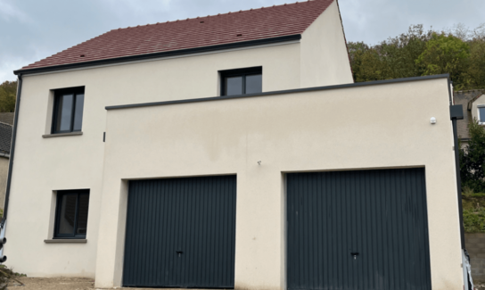 R+1 AVEC DOUBLE GARAGE SUR MEZIERES SUR SEINE