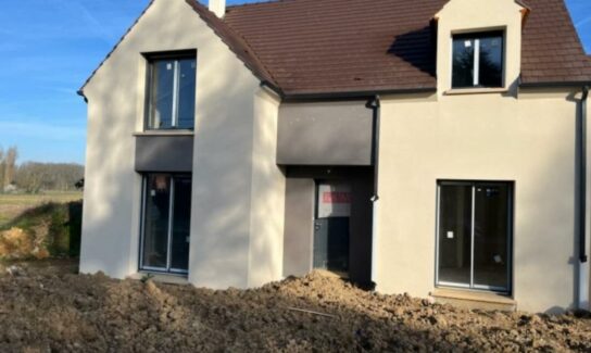 Maison à étage réalisée aux Bréviaires