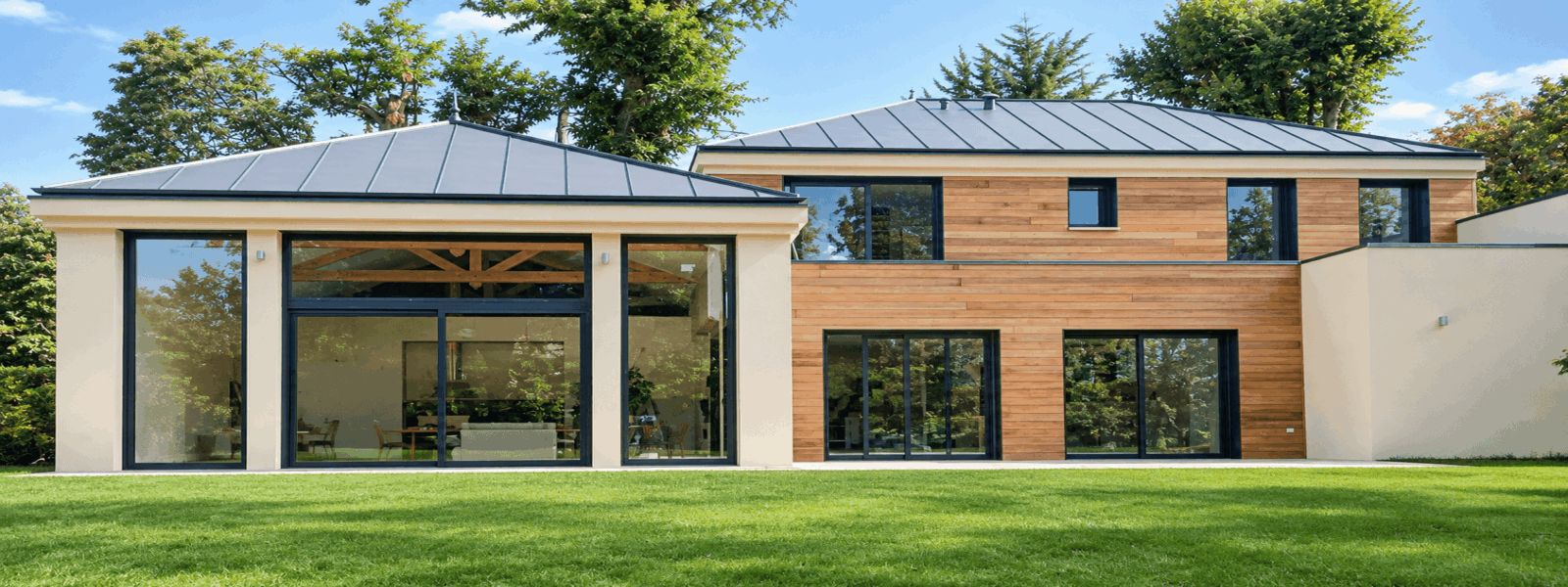 Maison moderne en bois et verre.png